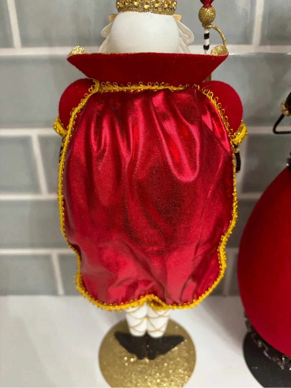 Set Of 2 PIER 1 IMPORTS King & Queen Of Hearts 16